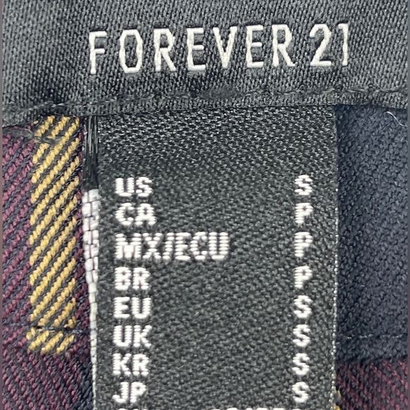 Women’s Blue Stripe Bermuda Shorts With Pocket Chain Size Small NWT - Picture 3 of 3